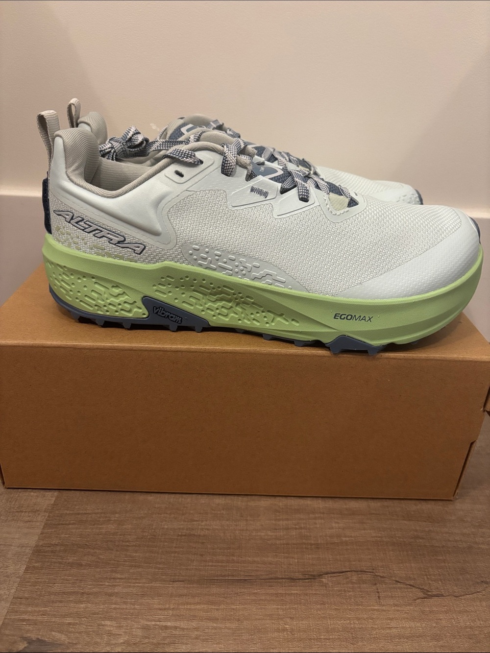 Altra Women’s Timp 6 Mint Size 9.5 New with box